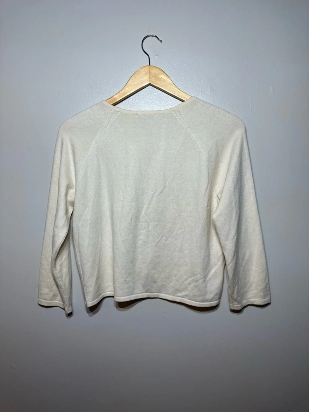 Ann Taylor Cream Silk cotton Blend Cardigan with Shell Flower Detail Women’s M - Picture 2 of 7